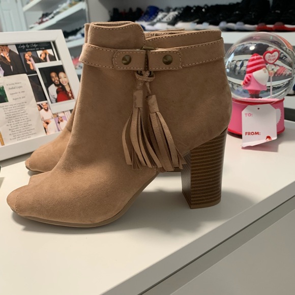 Heels - Picture 2 of 2